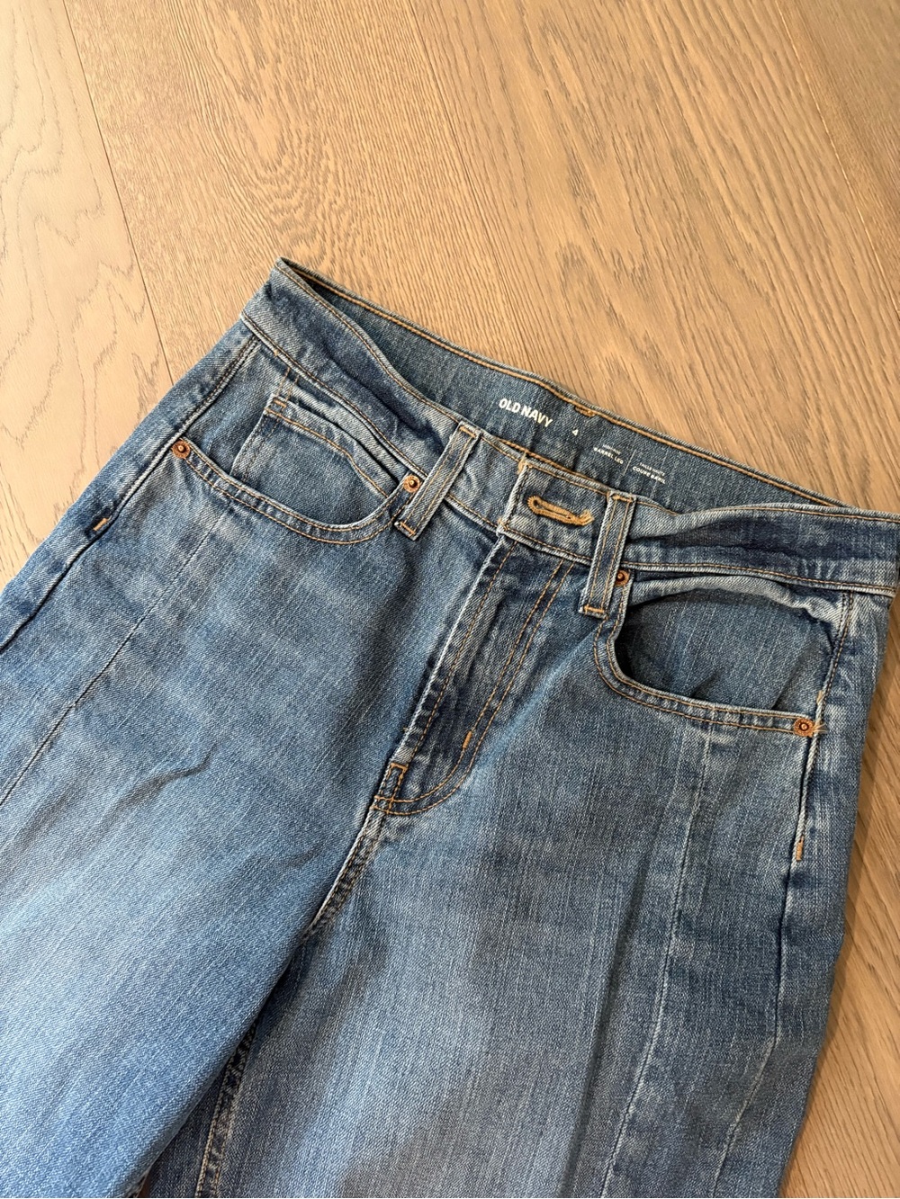 Old Navy High-Waisted Barrel Ankle Jeans - Picture 7 of 10